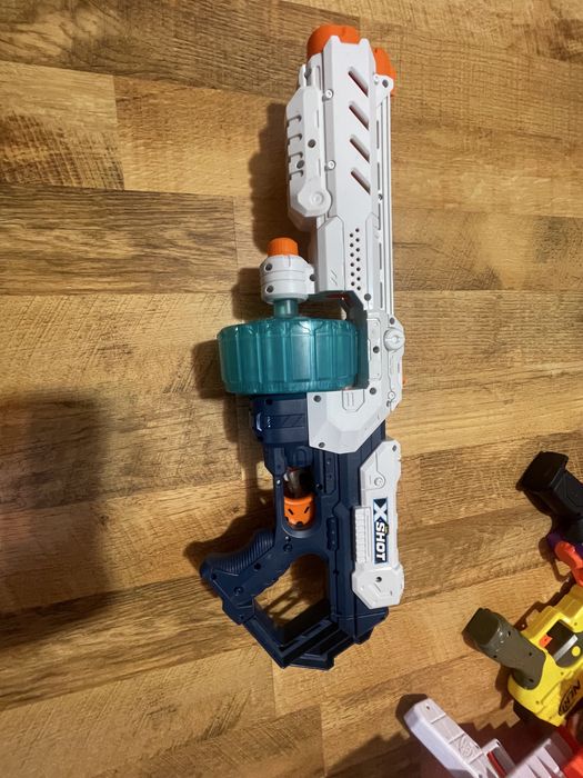 Pistol X-Shot cu tambur rotativ – stare impecabilă
