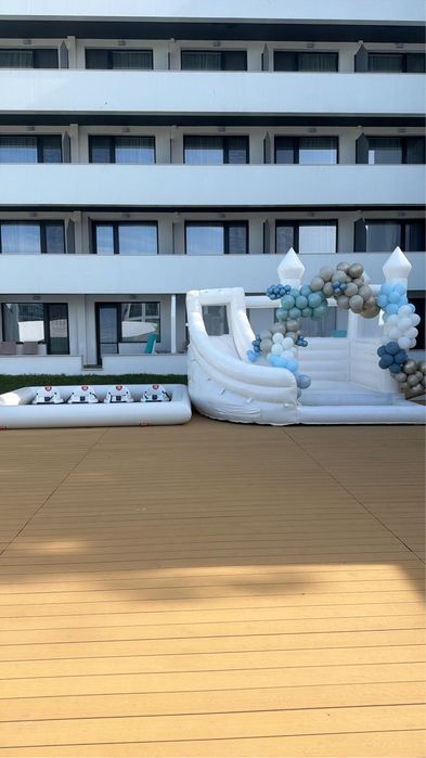 Bumper cars(masinute tampon); topogan gonflabil castel alb