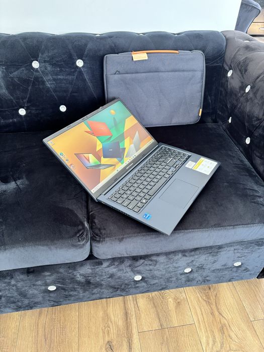 Asus Vivobook 15• i7-13620H• 1Tb SSD• 16gb ram• 45 de cicluri• Garantie• fabricat 6/ 2025• Stare ca nou