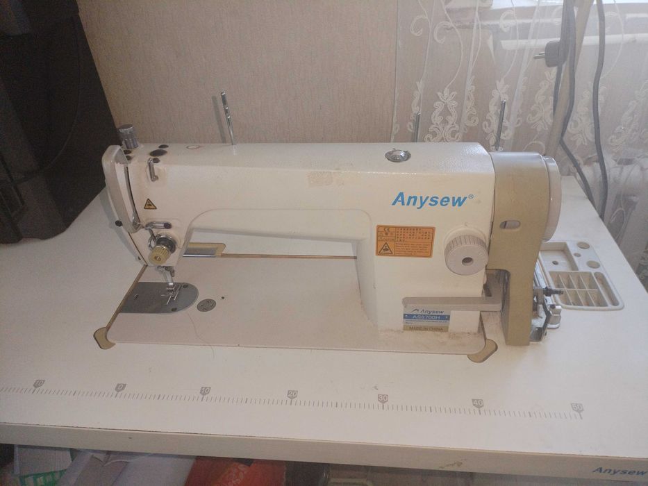 Продам швейную машинку