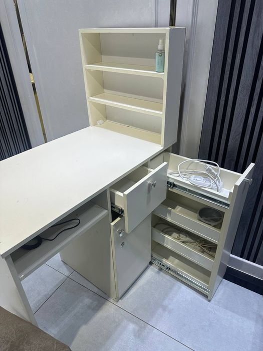 Маникюрный стол для дома и салона