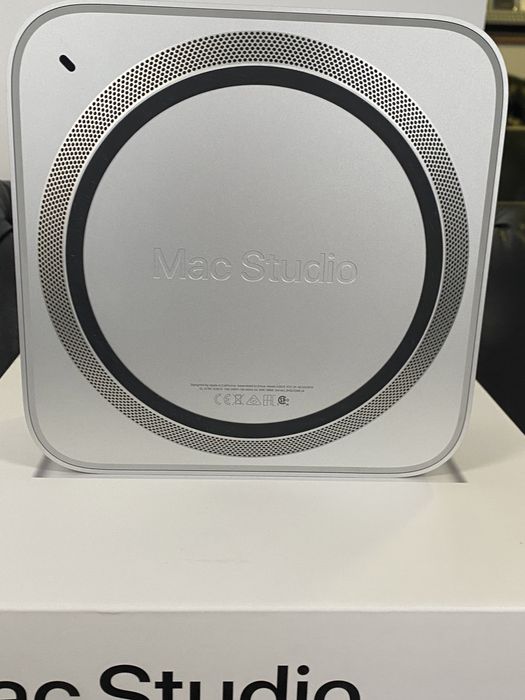 Mac Studio M1 Max / 10 CPU / 24C GPU / 32 GB RAM / 1 TB |