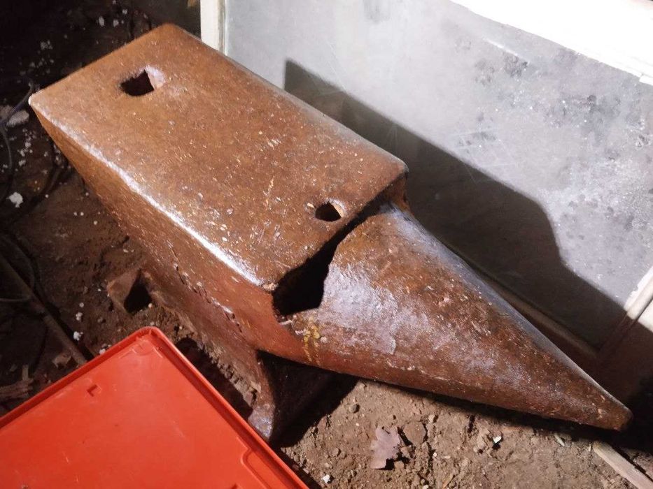 Наковальня металлическая в хорошем состоянии 160кг сделанная в СССР