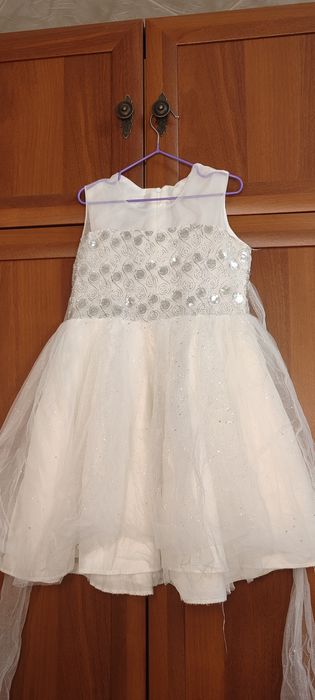 Продам платье на рост 110 см