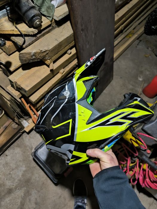 Каска Airoh twist M