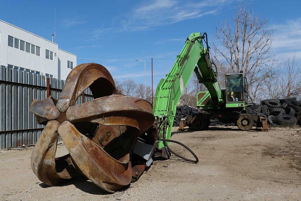 Багер Sennebogen 825