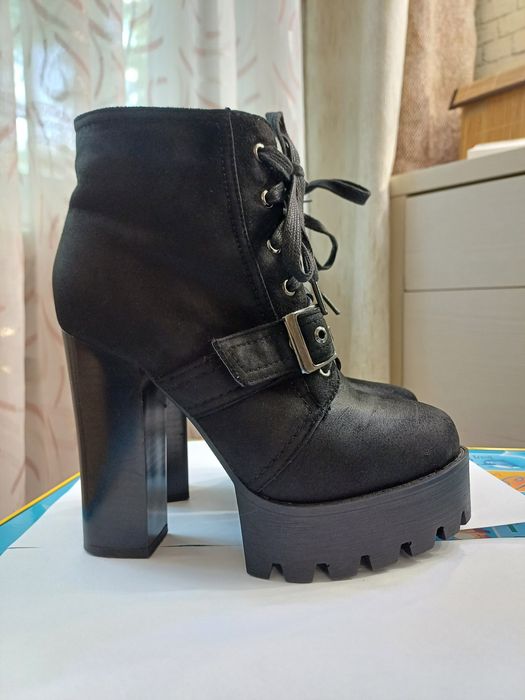 Продам новые сапоги