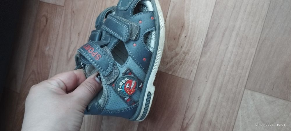 Продам детские сандалии