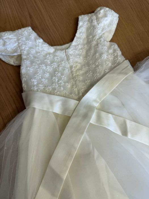 Рокля за кръщене/ сватба в цвят екрю 4 год