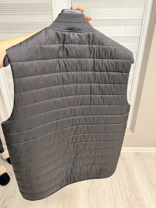 Calvin Klein - елек, грейка