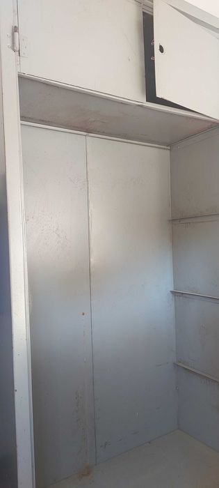 Fisete metalice de calitate cu 4 rafturi