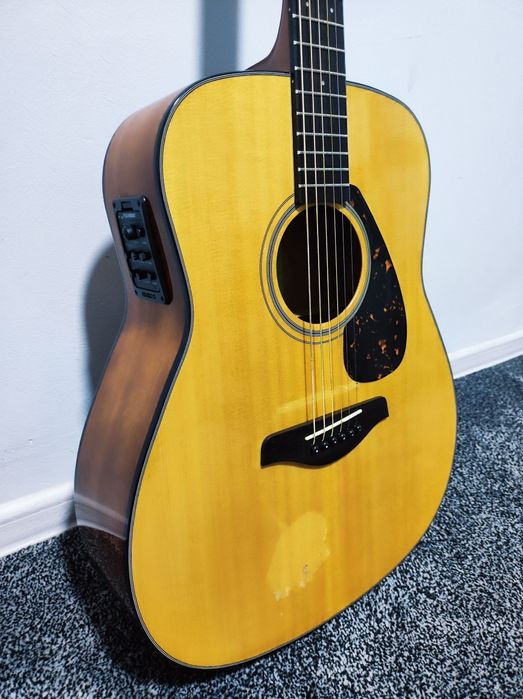 Продам гитару Yamaha FG800 в хорошем состоянии