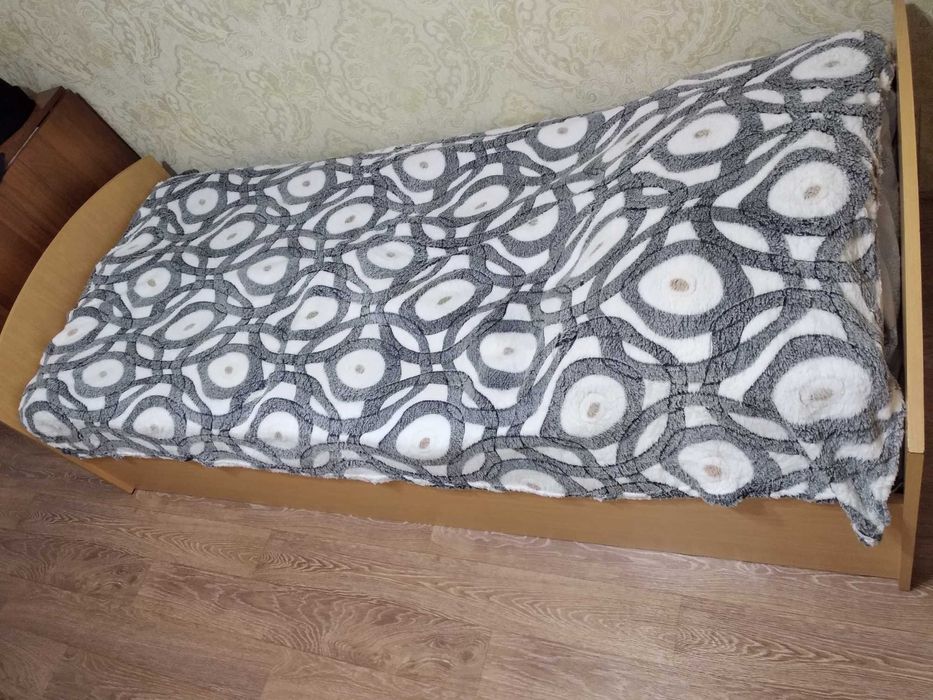 Продам кровать с матрасом