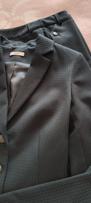 Дамски костюм 42 р-р