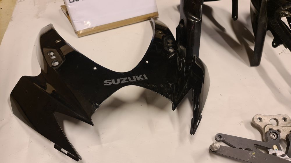 Suzuki GSXR 600 k6 K7  anul 2006 2007 carena față  aripa codita