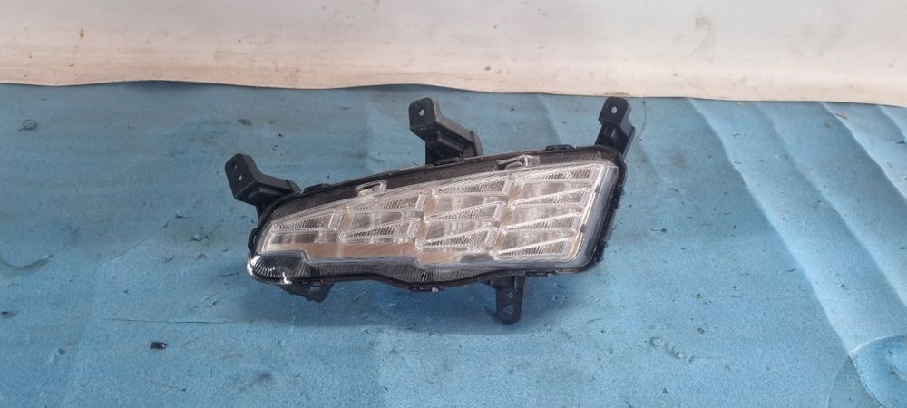 Lumina de zii stanga hyundai i30