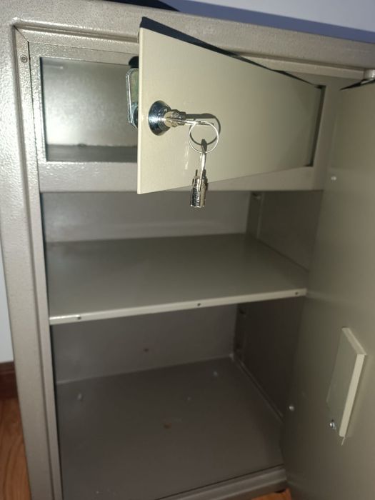 Продам рабочий сейф