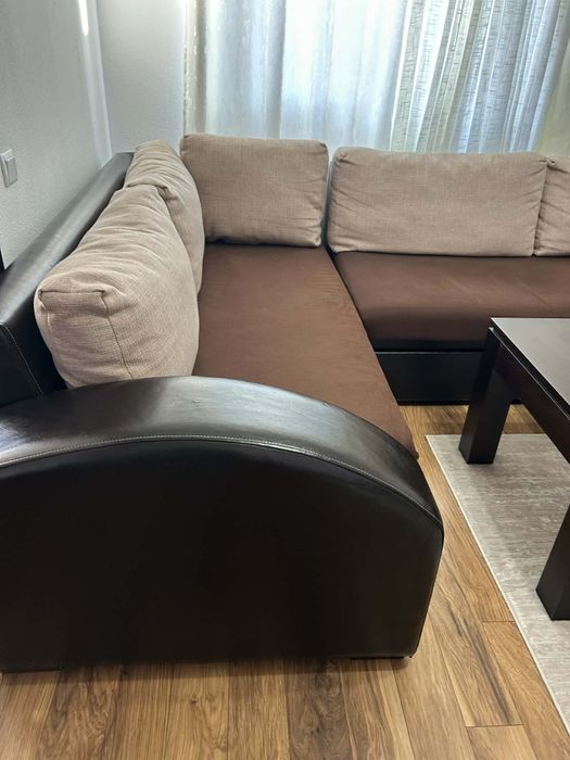 Ъглов диван с маса