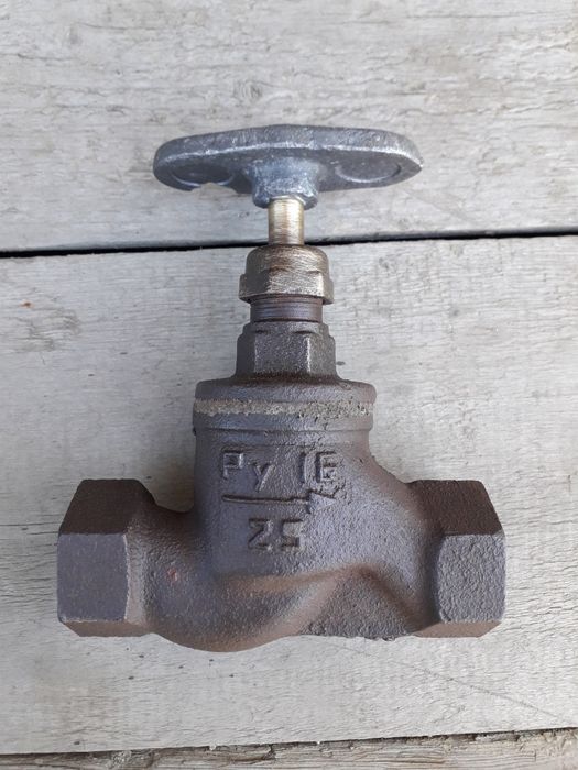 Продаются краны чугунные