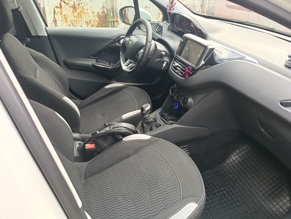 Peugeot 208 2015