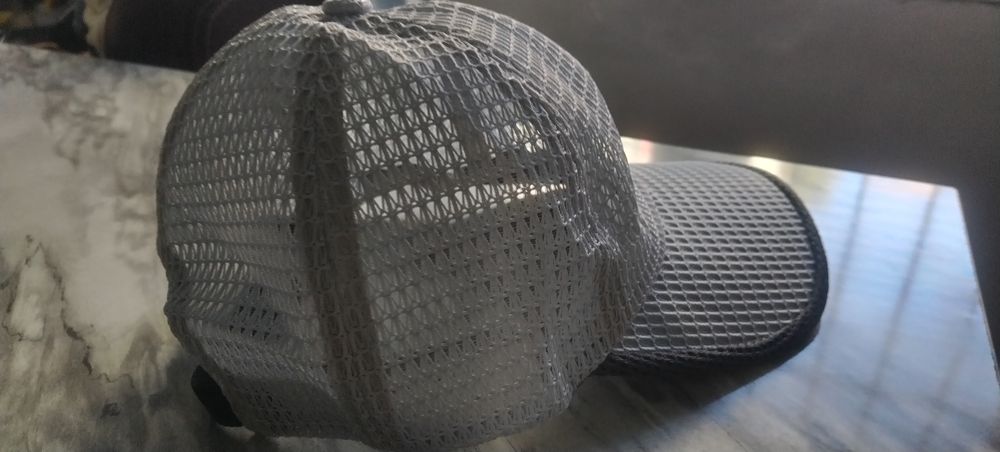 Бейзболна мрежеста шапка