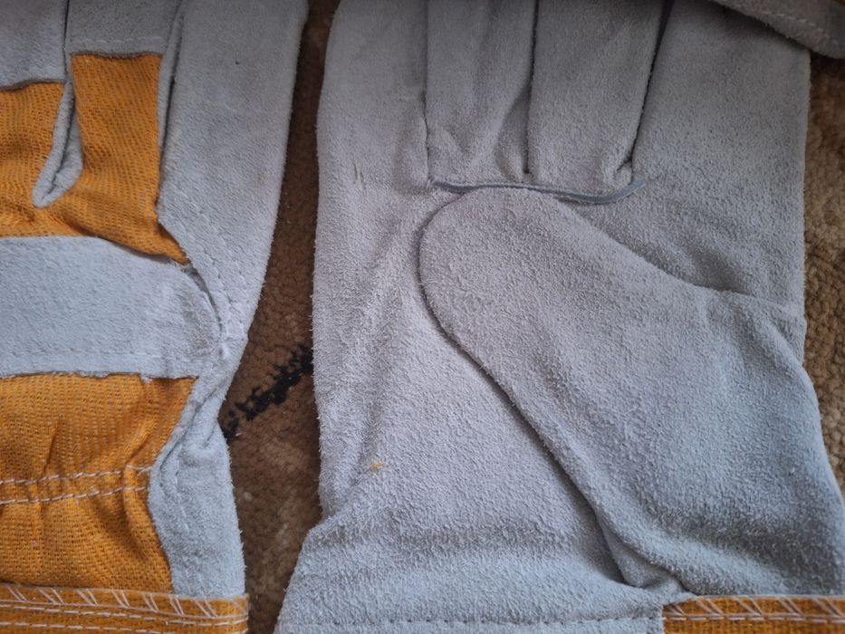 Перчатки из кожи для работ