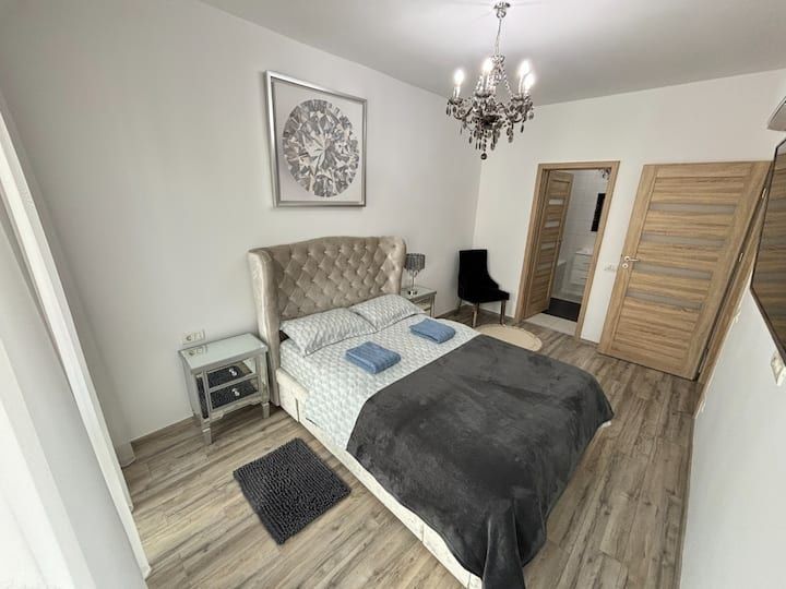 Apartament cu 3 camere, terasa si loc de parcare