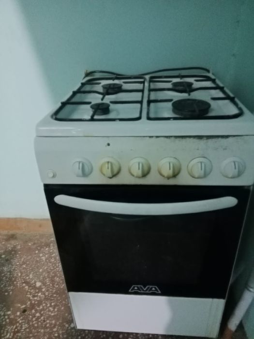 Продам газовую плиту