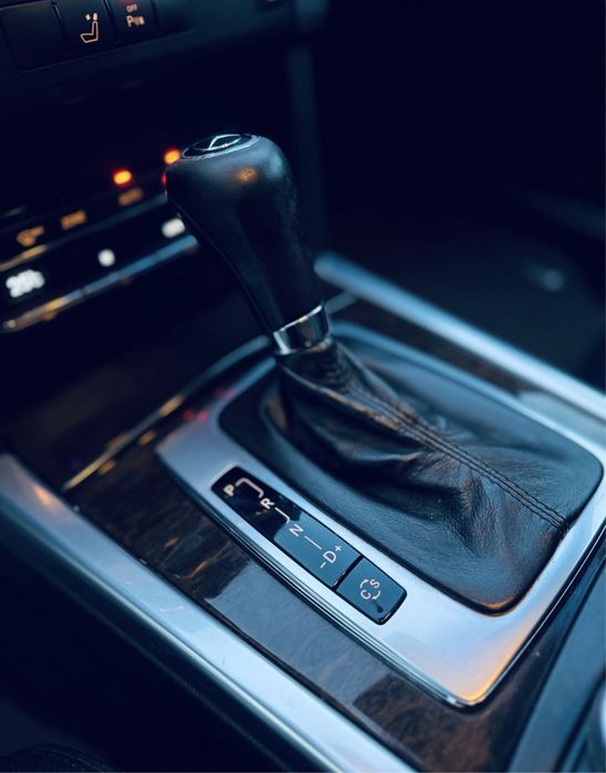 Mercedes-benz E200,2010 года