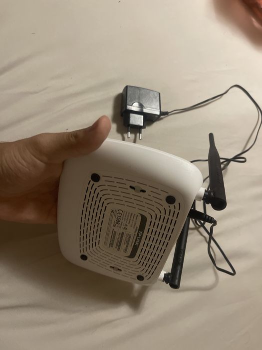 Router Wireless  alb TP LINK ca nou, nefolosit
