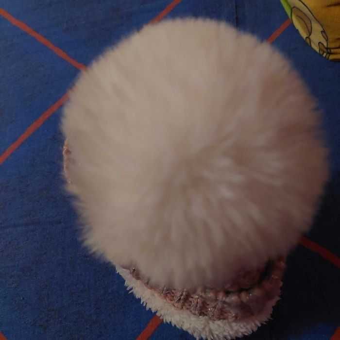 Fes blănit cu fir argintiu
