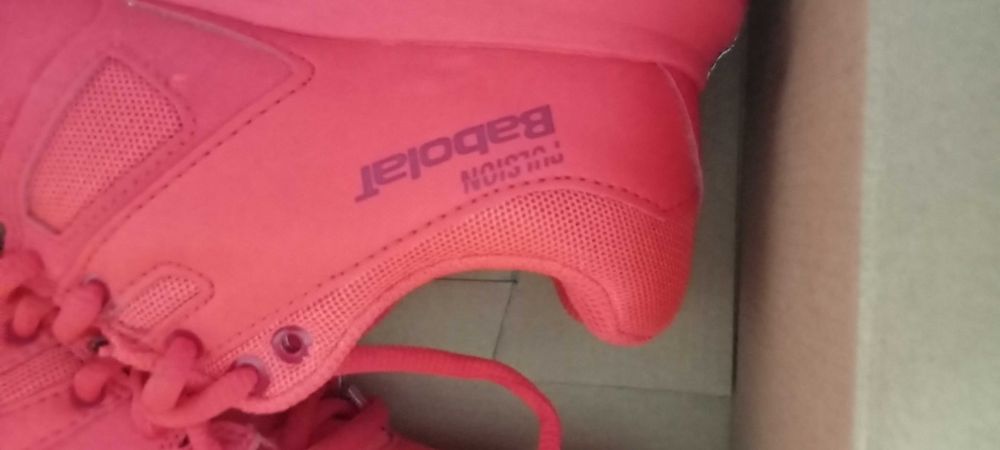 Продам кроссовки для тенниса.