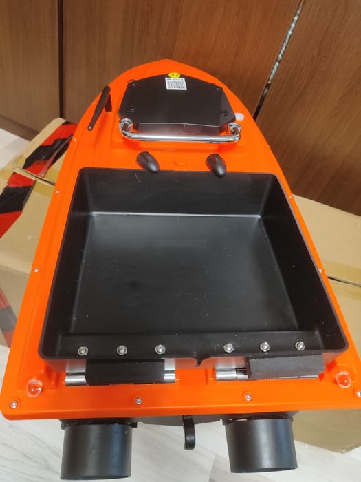 Лодка за захранка D80 с GPS