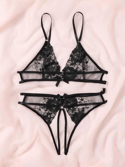 Set lenjerie sexy crotchless cu broderie