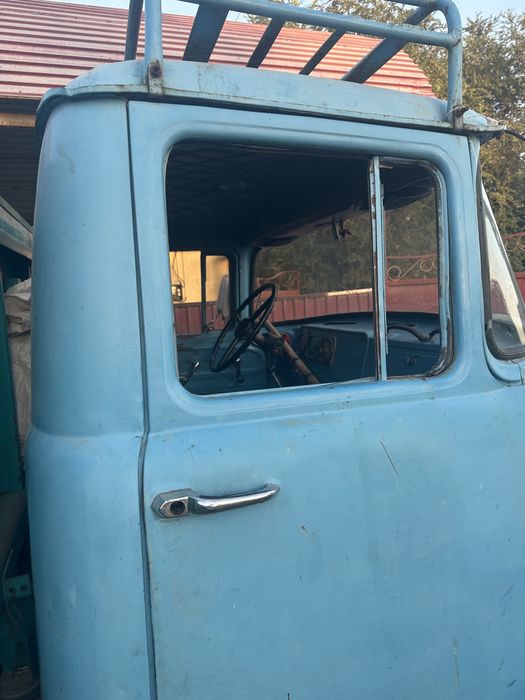 ЗиЛ самосвал жұмыс жасап жүр