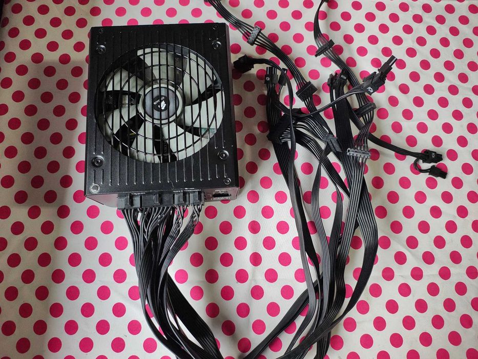 Sursa PC Corsair HX Series HX750, 750W Platinum.