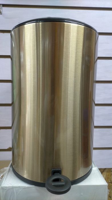 Мусорное ведро с крышкои!