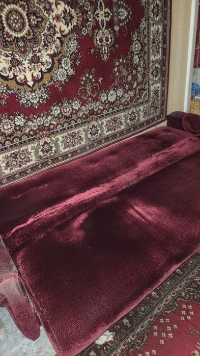Отдам диван книжку