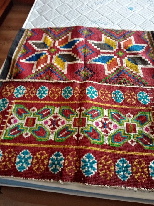 Тъкани възглавници и ризи