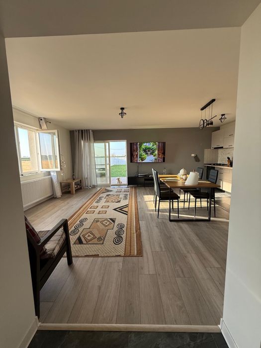 Proprietar vand jumatate duplex Parța