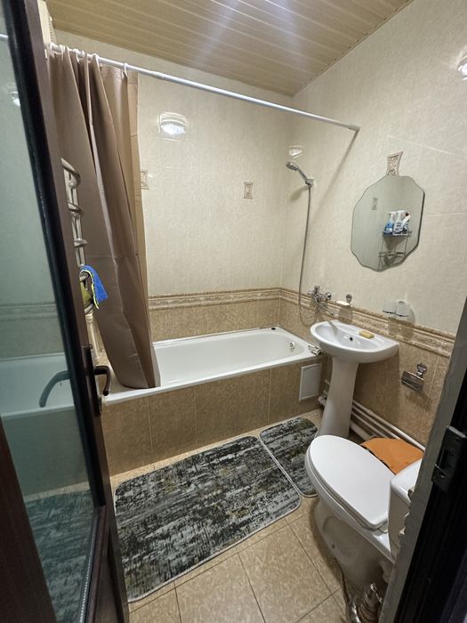 4- хоналик уй ижарага берилади, факат кизлар учун