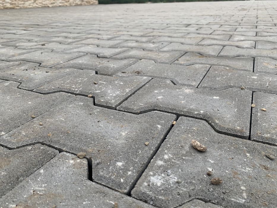 Executam montaj pavaj/dale, bordura,rigole,piatra cubica,reparatii