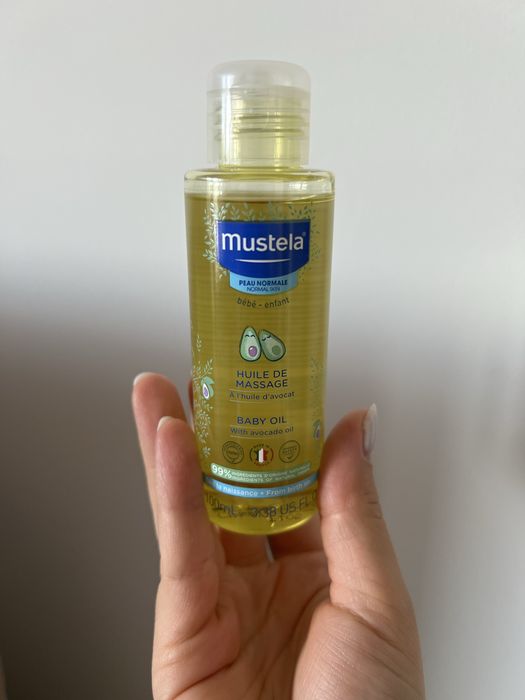 Бебешко масажно олио Mustela, 100мл