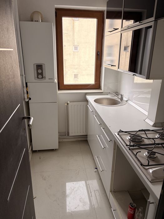 Inchiriez apartament 3 camere decomandat