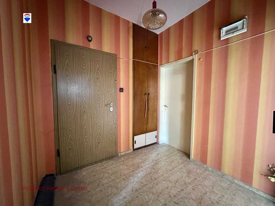 Продава се Тристаен апартамент в Русе, Център - 80 кв.м за 1058 €/кв.м - Снимка #2