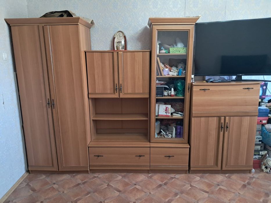 Продам 4-х секционный гарнитур