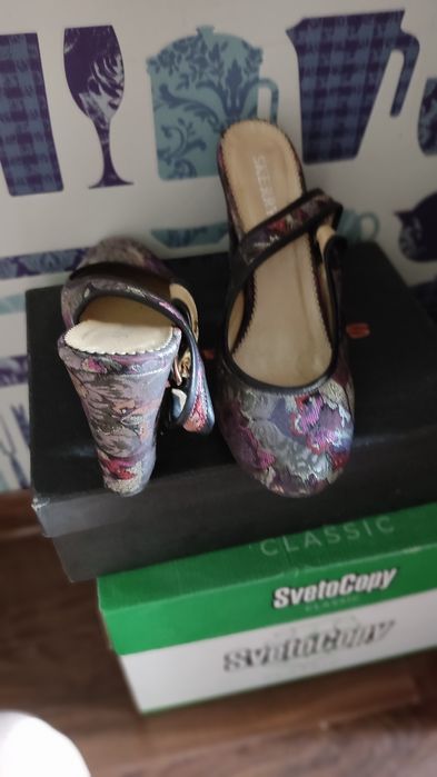 Продам нарядные туфли 38 размера