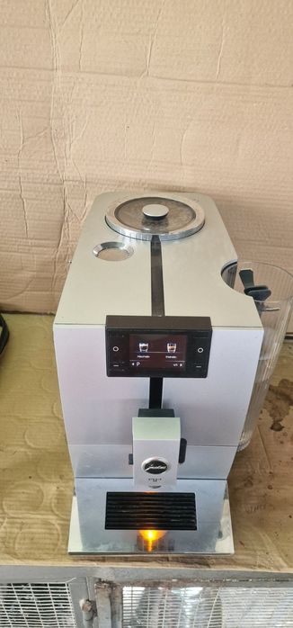 Кафеманашина Jura Ena8