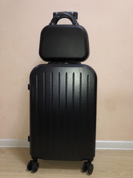 Дорожный чемодан