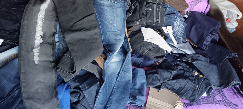 Lot blugi bluze tricouri marfa noua de marca